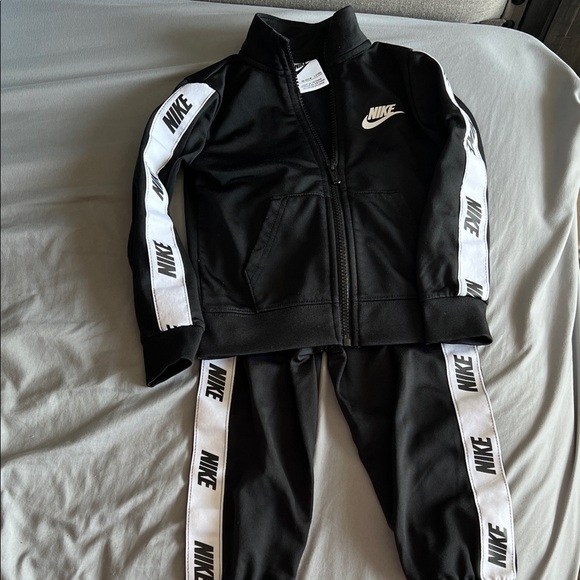 Nike Black and White Tracksuit Set - Picture 1 of 4